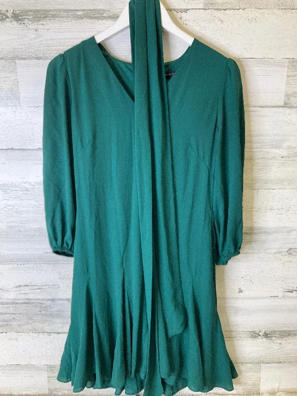 Dress Casual Short By White House Black Market In Green, Size: Xs